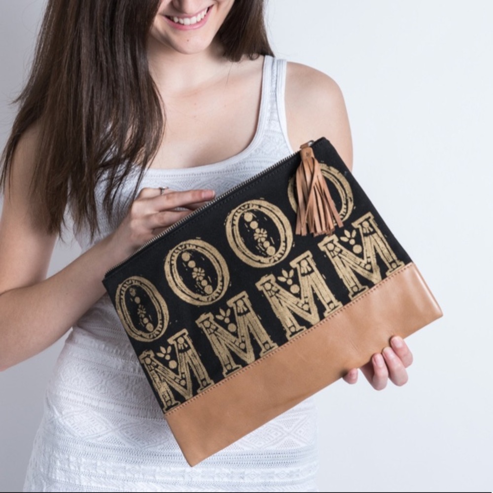 Bloom & Give clutch By The Onikas - Picture 3 of 3